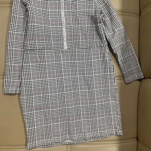 H&M dress for girls size 4-6 year old. - Picture 5 of 5